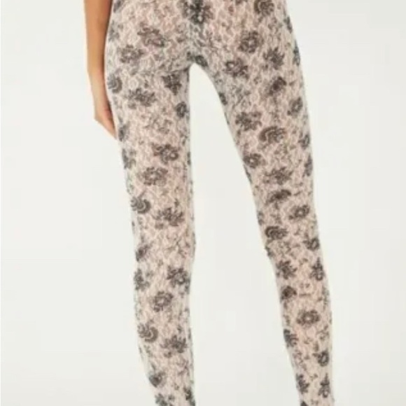 NWT{Free People}Sz XS Ivory/Blk Pattern Layered in Lace Leggings-Color-Chamoix - Picture 3 of 9